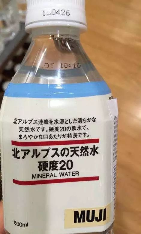 疑含有致癌物 全球召回 这款瓶装水你喝过吗